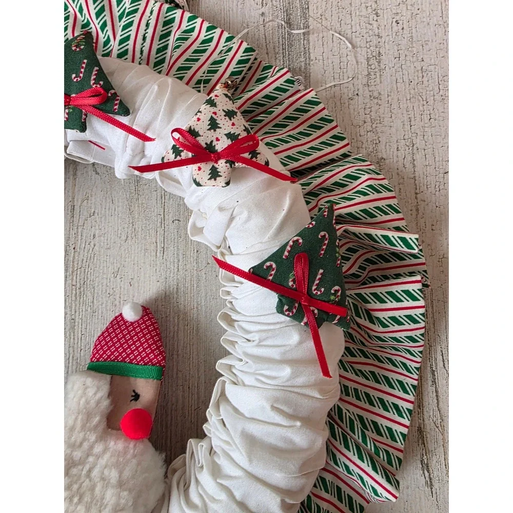 Vintage knit wreath Xmas Santa country folk decor with bow